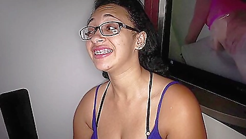 Big tits milf babe with a nice ass and face gives you a nice blowbẟ