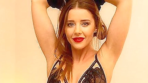 Sybil a kailena is stripping naked in a vr porn video