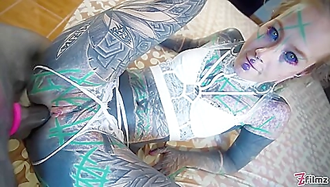 Tattooed blonde gets her hole fucked hard by a friend