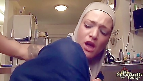 Arab hottie with a sexy black blouse has sex with her lover