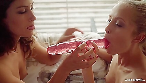 Horny Hairy Pussy With Julia Roca And Sicilia Model