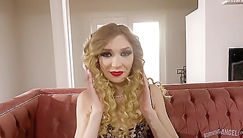 Blondie with a sexy round ass in stockings gets banged