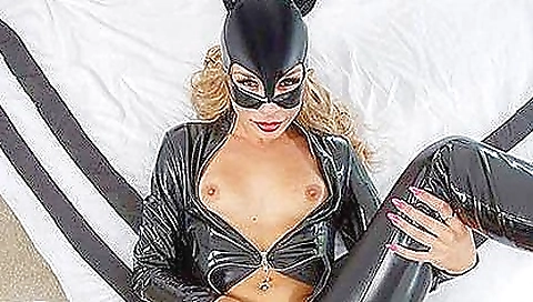 Cosplay in vr video with a sexy girl dressed in a sexy mask