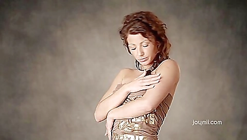 Stunning brunette with a sexy body is fucking solo