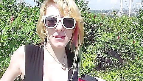 Amateur blonde 18+ gives a handjob to a guy outdoors